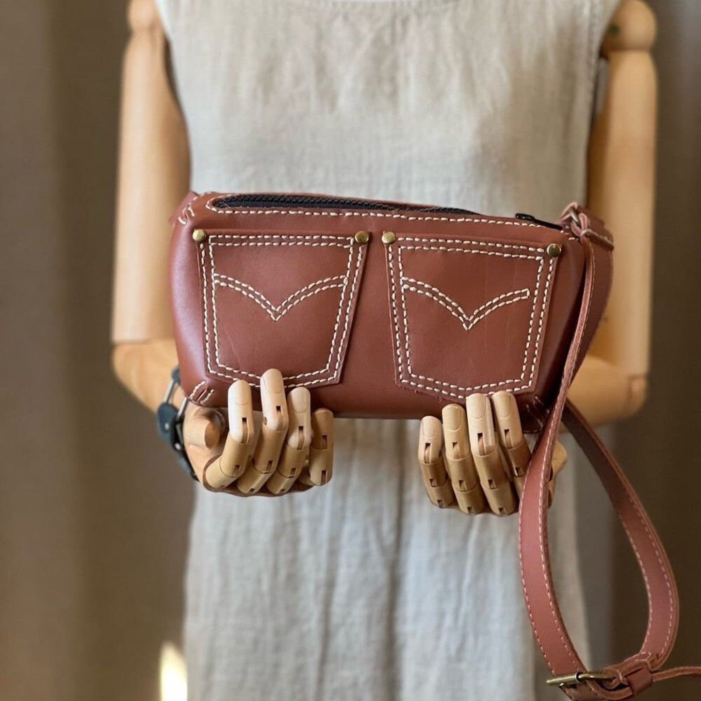 Back Pocket Chic: Handmade Leather Fanny Pack - Stylish Cinnamon Waist Bag - Trendy and Functional - Perfect for Everyday Use