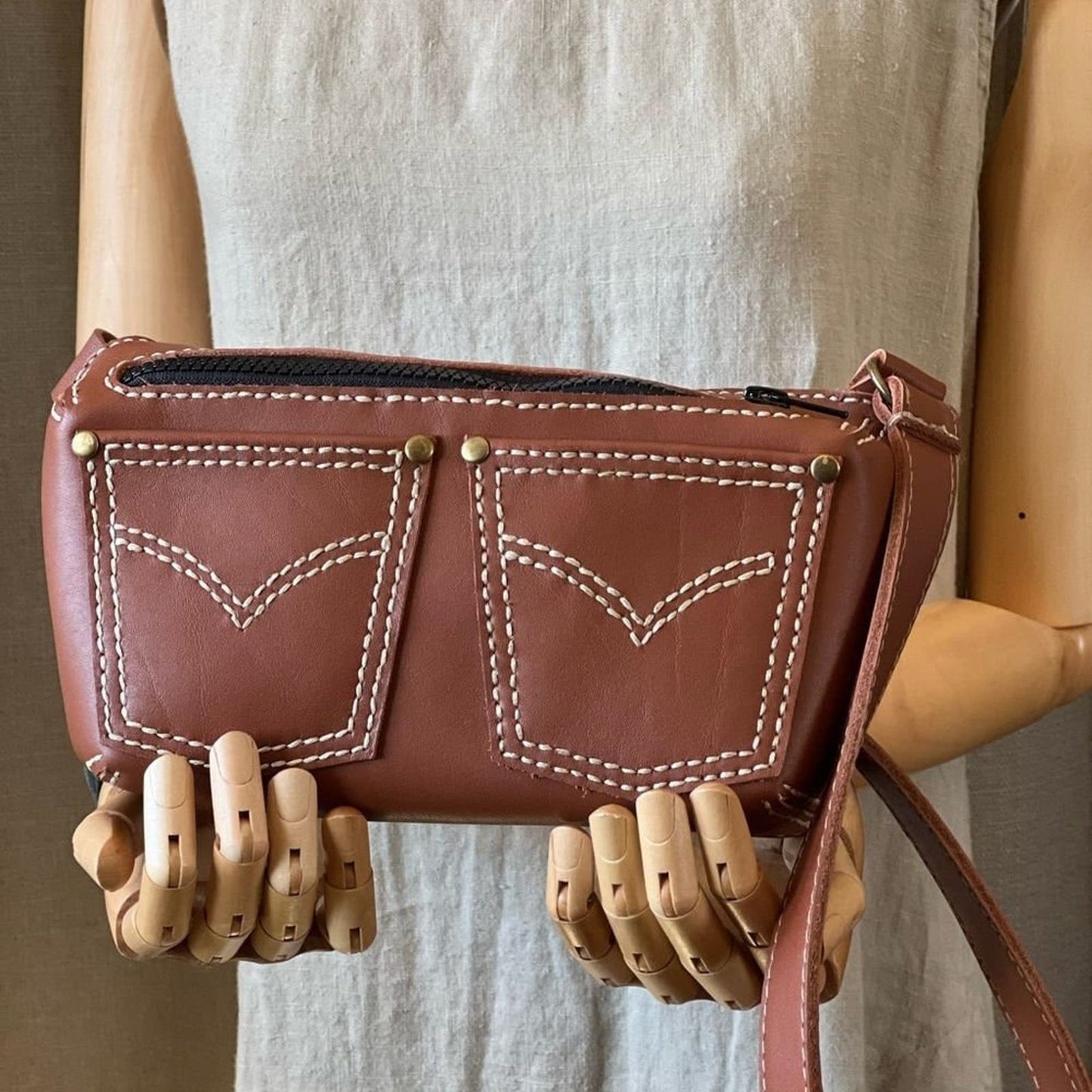 Back Pocket Chic: Handmade Leather Fanny Pack - Stylish Cinnamon Waist Bag - Trendy and Functional - Perfect for Everyday Use