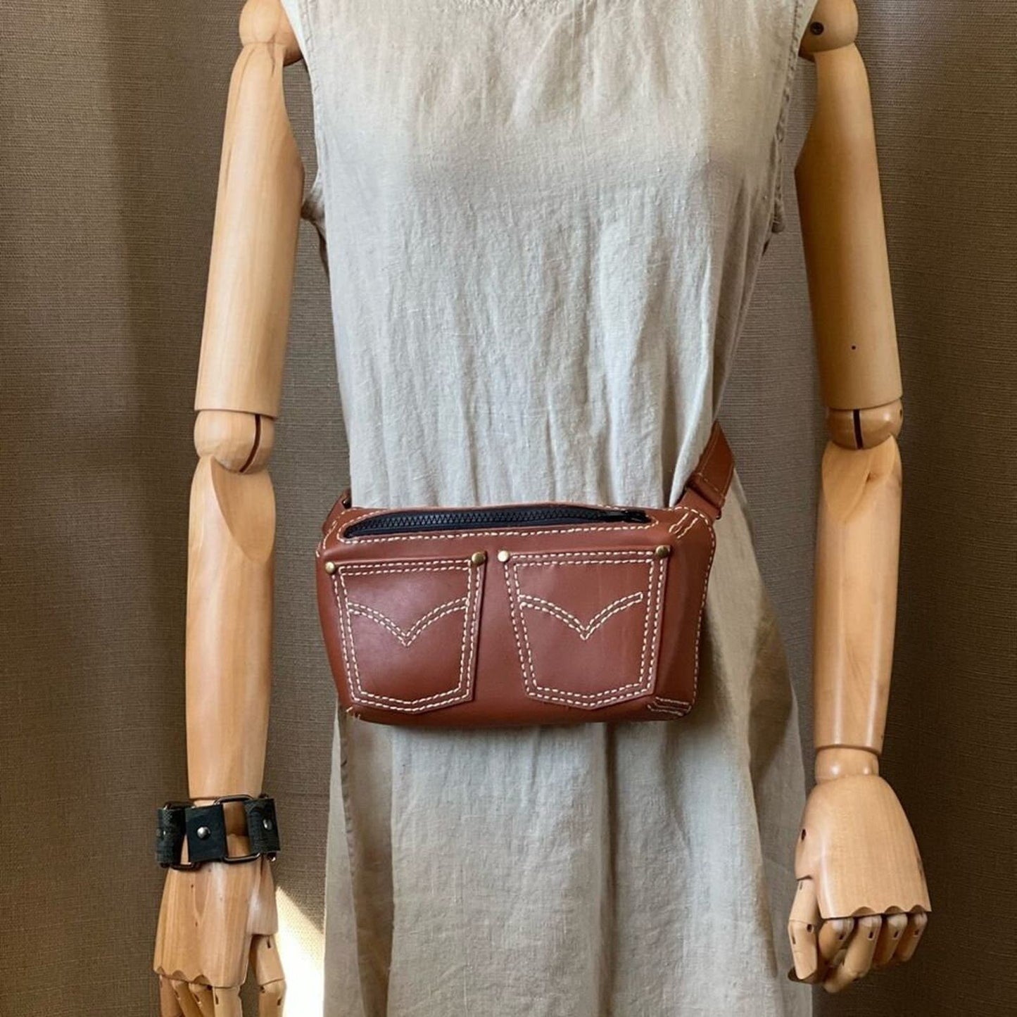 Back Pocket Chic: Handmade Leather Fanny Pack - Stylish Cinnamon Waist Bag - Trendy and Functional - Perfect for Everyday Use