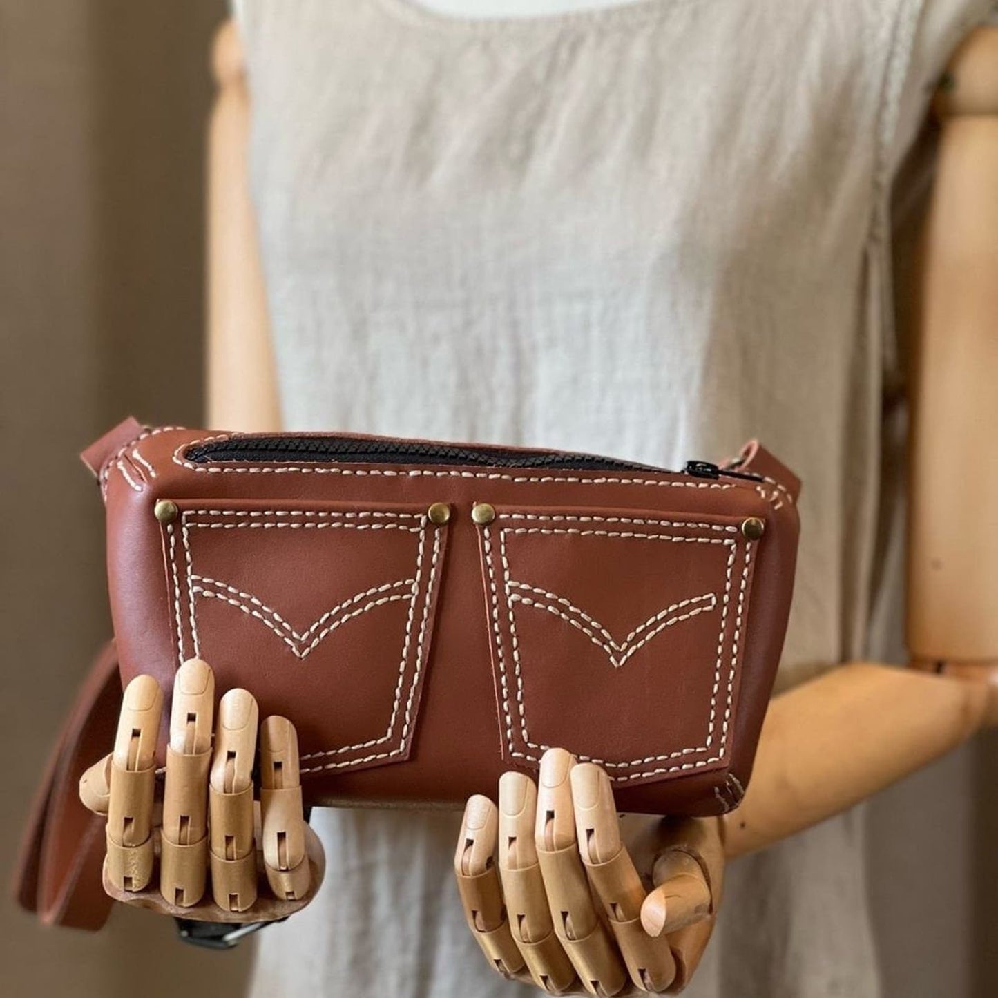 Back Pocket Chic: Handmade Leather Fanny Pack - Stylish Cinnamon Waist Bag - Trendy and Functional - Perfect for Everyday Use