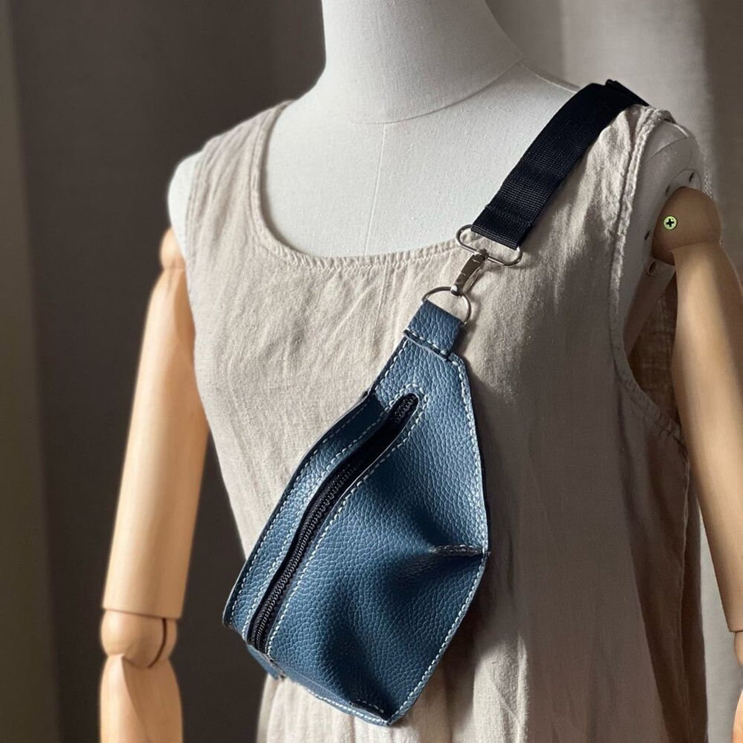 Blue Beauty: Handcrafted Leather Fanny Pack with Zipper Closure