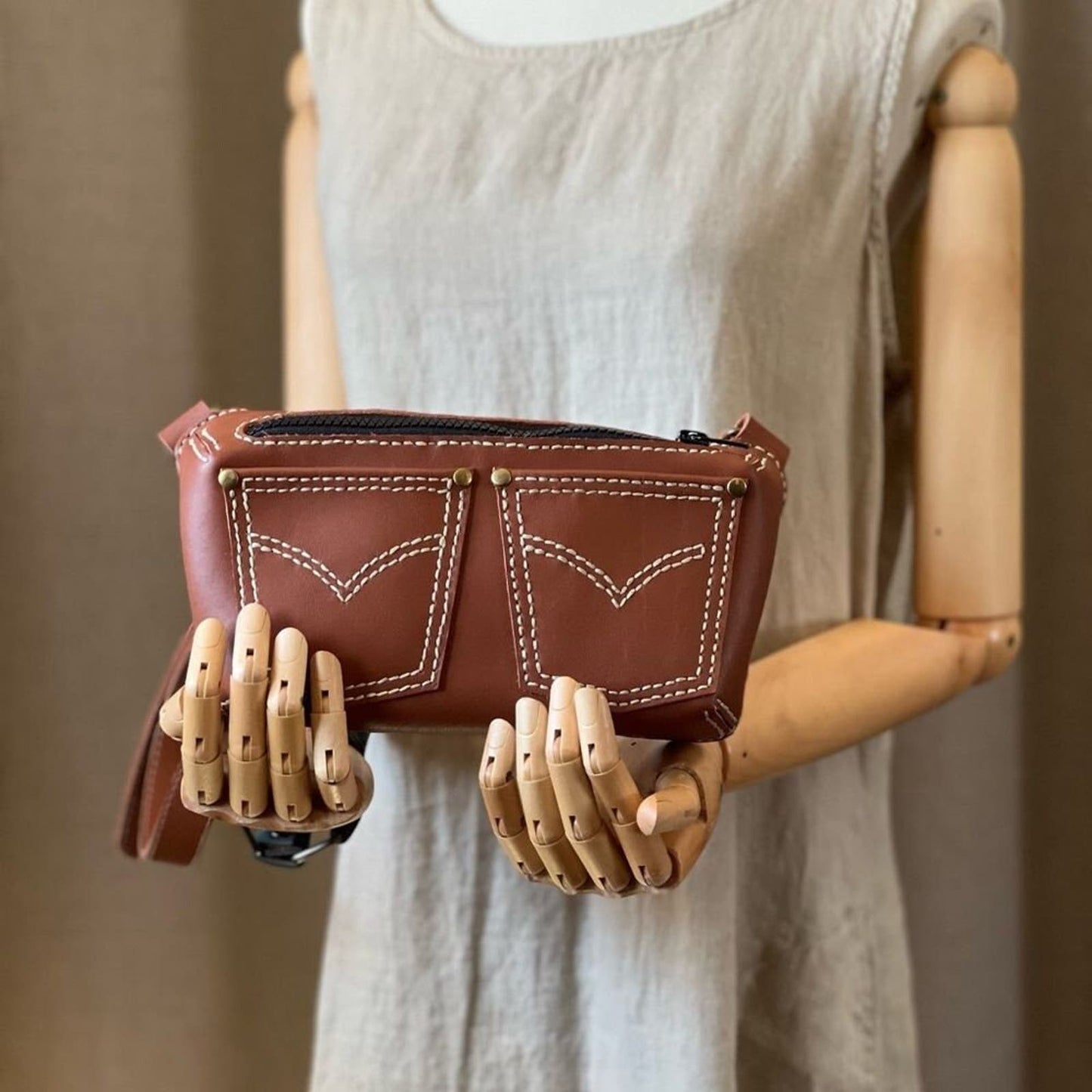 Back Pocket Chic: Handmade Leather Fanny Pack - Stylish Cinnamon Waist Bag - Trendy and Functional - Perfect for Everyday Use