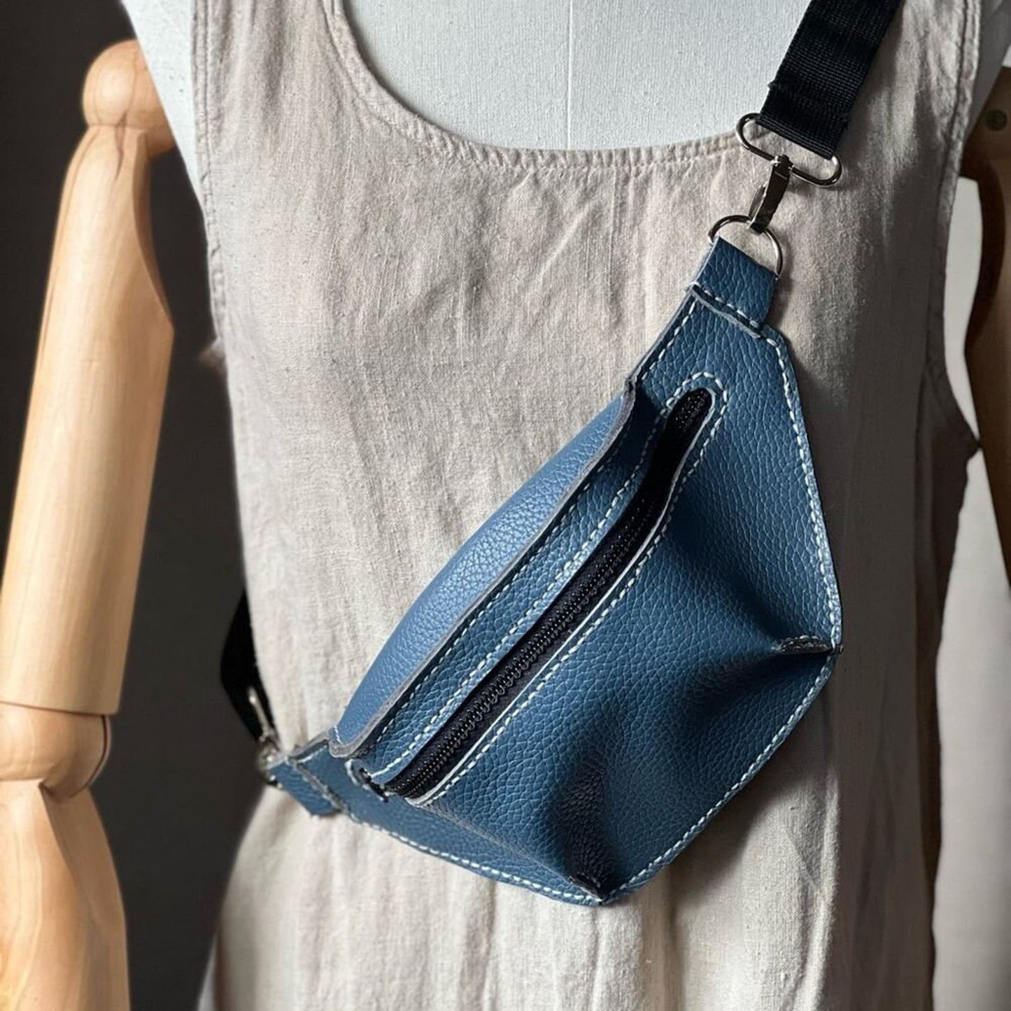 Blue Beauty: Handcrafted Leather Fanny Pack with Zipper Closure