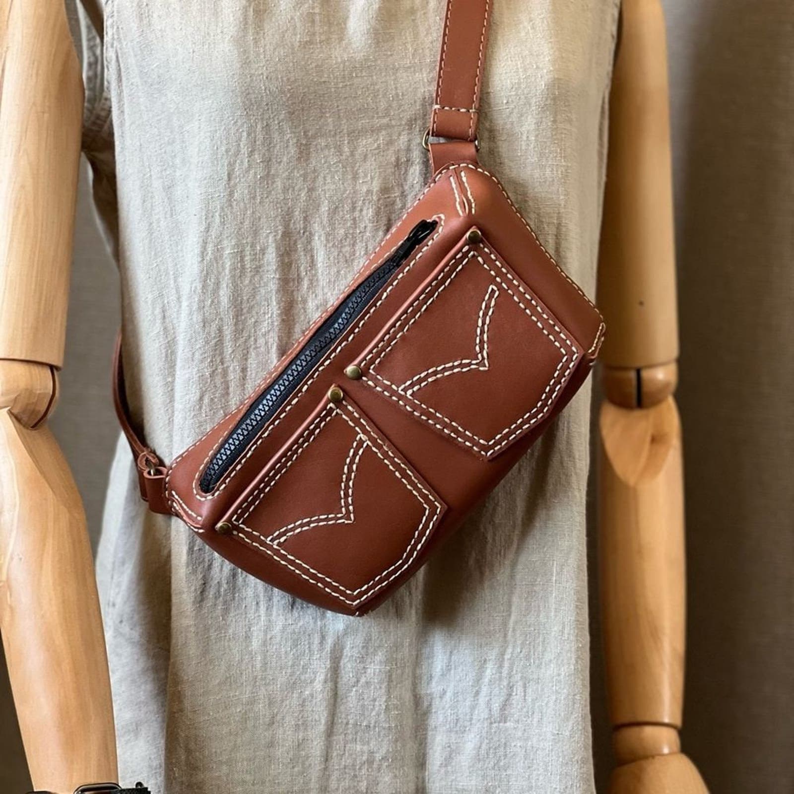 Handmade leather Fanny store pack